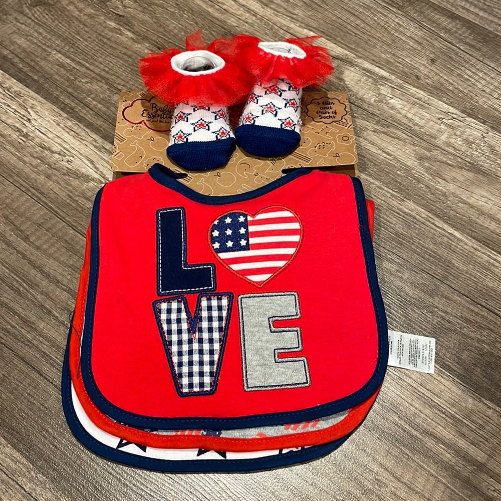New Baby Essentials 4th of July Bib Set 0-6 months